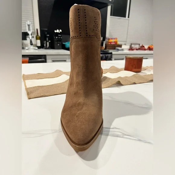 NWT Vince Camuto Cathryna Bootie - Picture 3 of 4